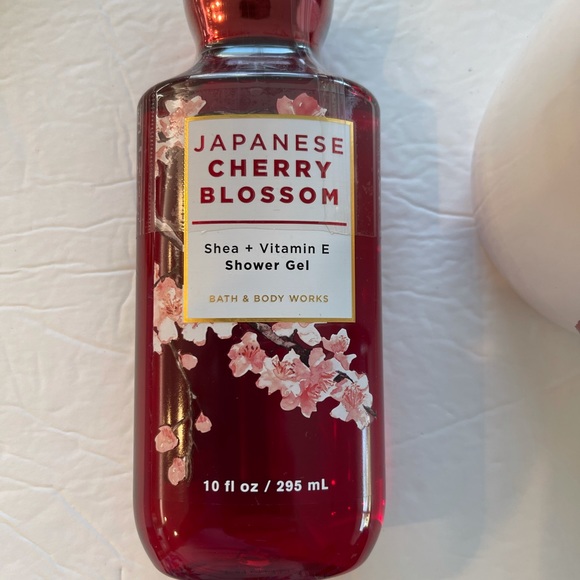 Bath & Body Works Japanese Cherry Blossom Shower Gel and Mug NWT - Picture 2 of 3